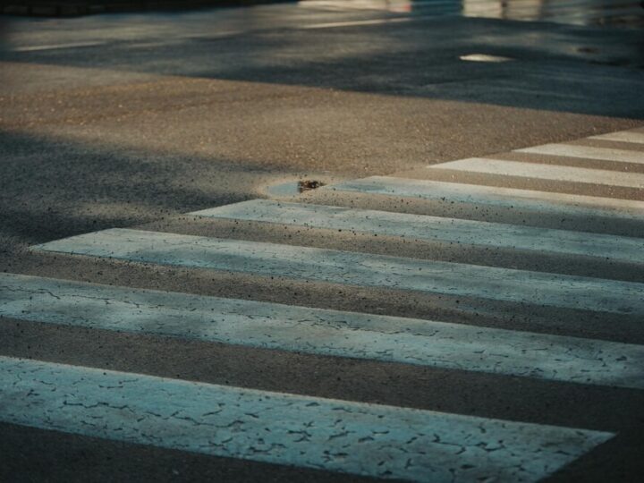 Widoczność na drodze: Odblaski ratują życie!