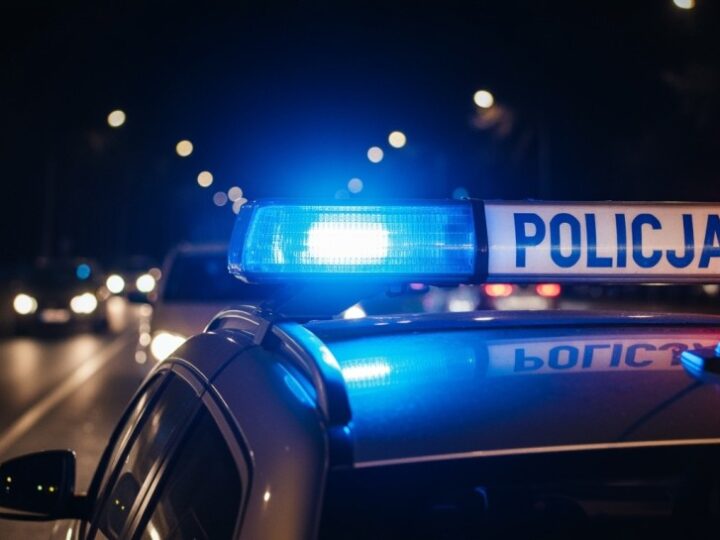 Kobieta uderzyła policjanta i znieważyła funkcjonariuszy podczas interwencji w sprawie przemocy domowej