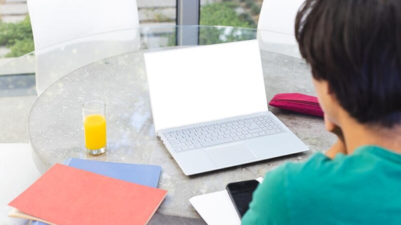 Jakub Oszczakiewicz z ZSO Orzysz zdobywa brąz na Olimpiadzie Wiedzy Konsumenckiej