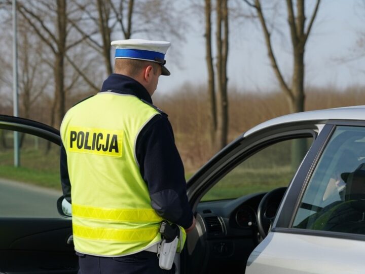 Bezpieczniej na drogach: Policja kontroluje prędkość w powiecie piskim