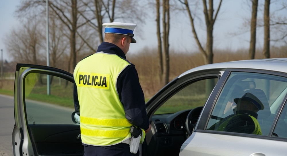 Bezpieczniej na drogach: Policja kontroluje prędkość w powiecie piskim
